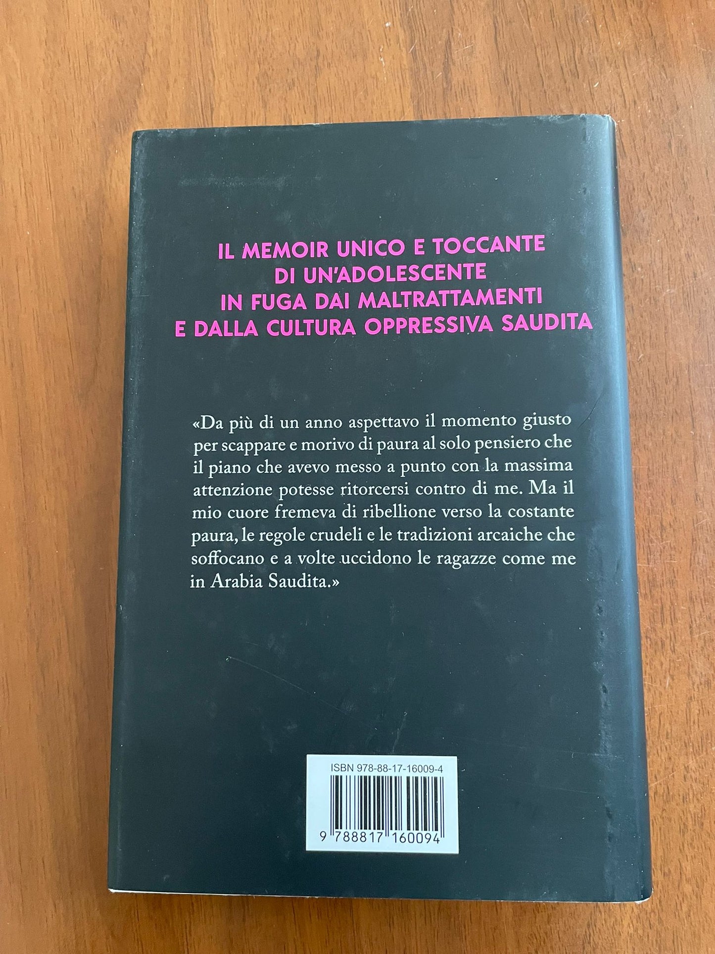 Libro Ribelle. La mia fuga dall'Arabia Saudita verso la libertà di Rahaf Mohammed